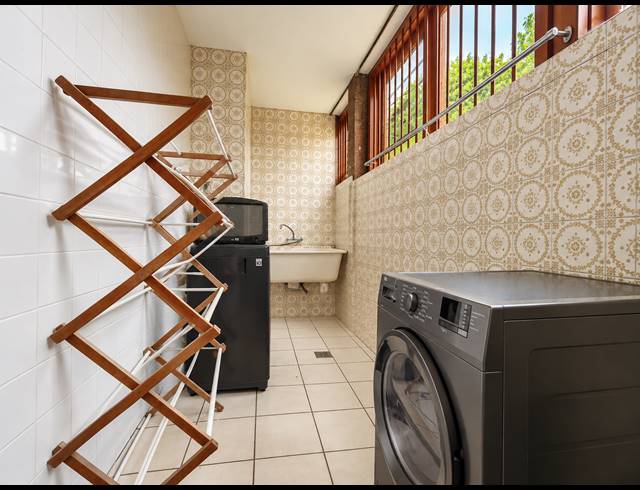 6 BEDROOM HOUSE FOR SALE IN THREE RIVERS